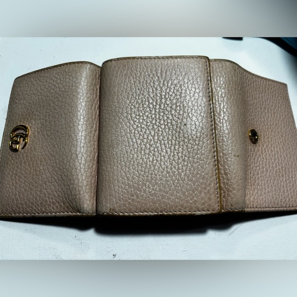 Gucci trifold wallet includes coin pouch - Picture 3 of 6